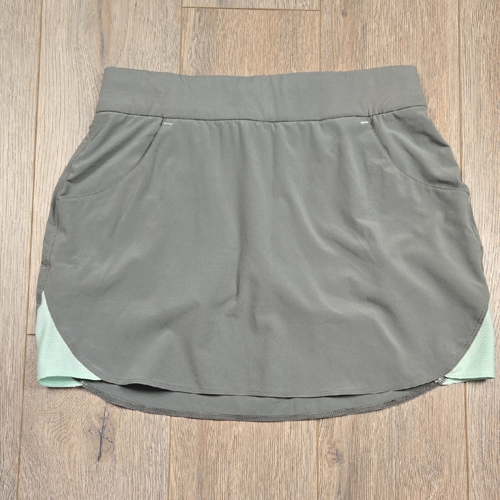 Columbia Sage Green Active Athletic Outdoor Hiking Trail Skort, Size M, NWT
